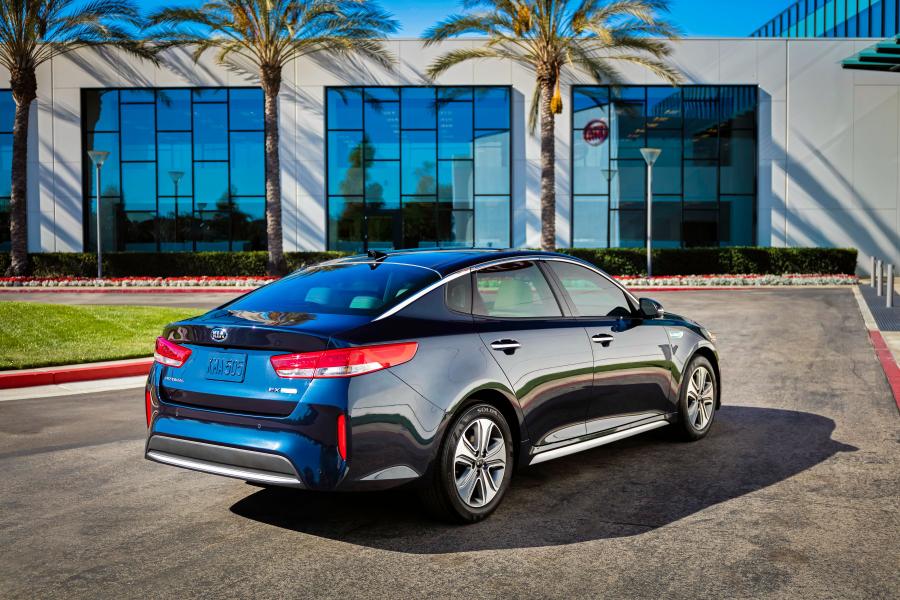  Kia Optima Hybrid 2016 года  (US) (фото 2 из 11)